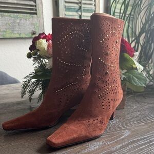 NWOT Enzo Angiolini Eagettup Brown Suede Cut-Out Heeled Ankle Boots